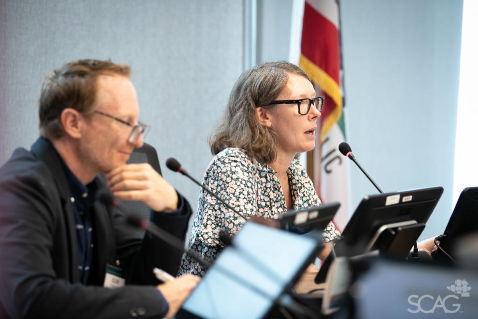 Two panelists present on demographic trends at the 2024 Southern California Demographic Workshop.